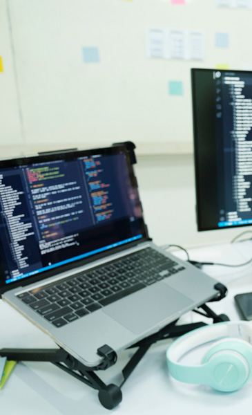 Stanowisko pracy programisty i projektanta stron internetowych